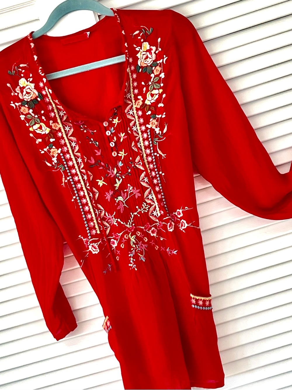 Darling JOHNNY WAS Embroidered Top Tunic Red size Medium